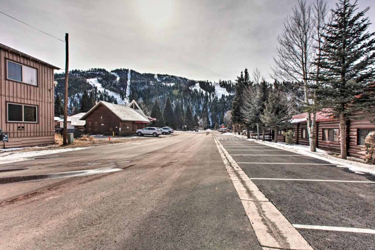 Cozy Red River Condo - Walk To Chair Lift! エクステリア 写真